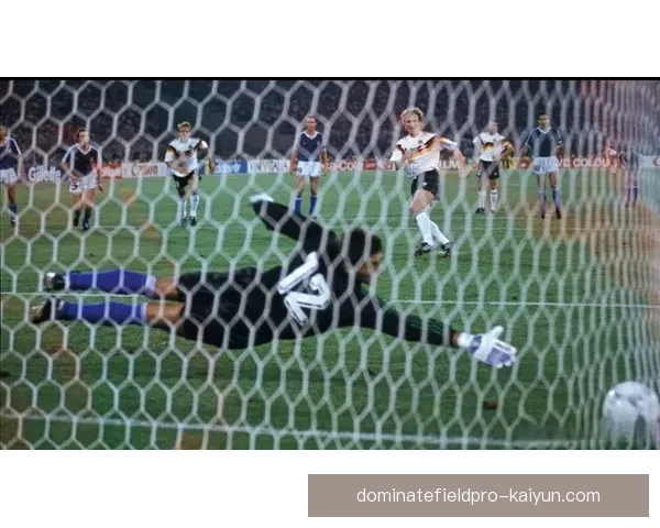 贝肯鲍尔职业生涯回顾：从传奇后卫到足坛巨星的风采展现