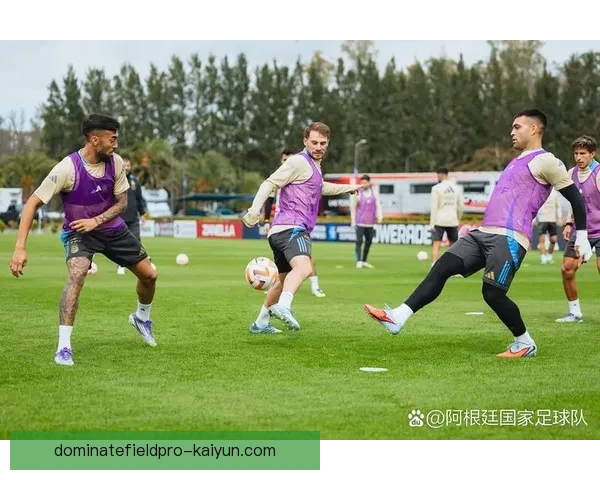 阿根廷队主帅风格引发讨论，球队战术展现新特点