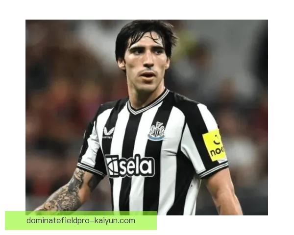 托纳利中场角色持续提升，展现出良好的比赛掌控力与组织能力。